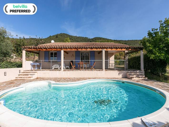 Villa pour 7 personnes, avec piscine et terrasse, animaux acceptés