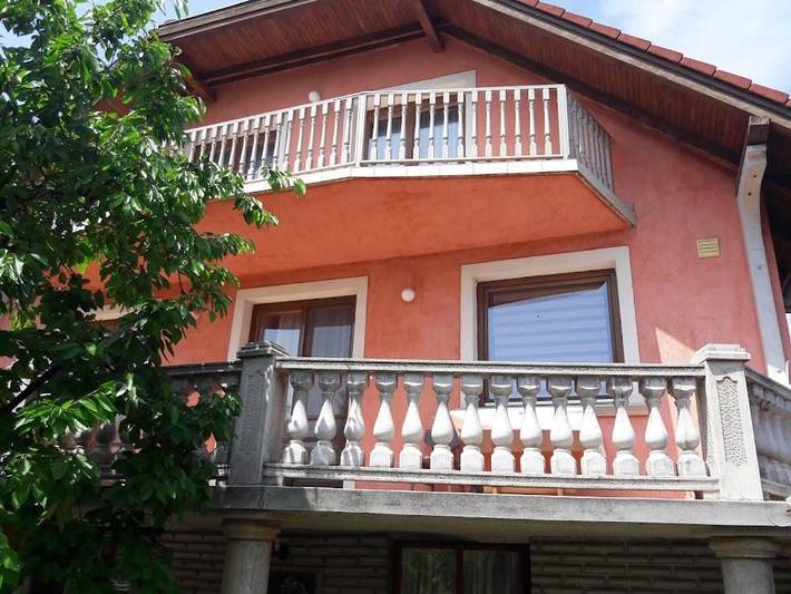 Ferienhaus für 9 Personen, mit Balkon und Terrasse sowie Garten und Seeblick in Balatonalmadi