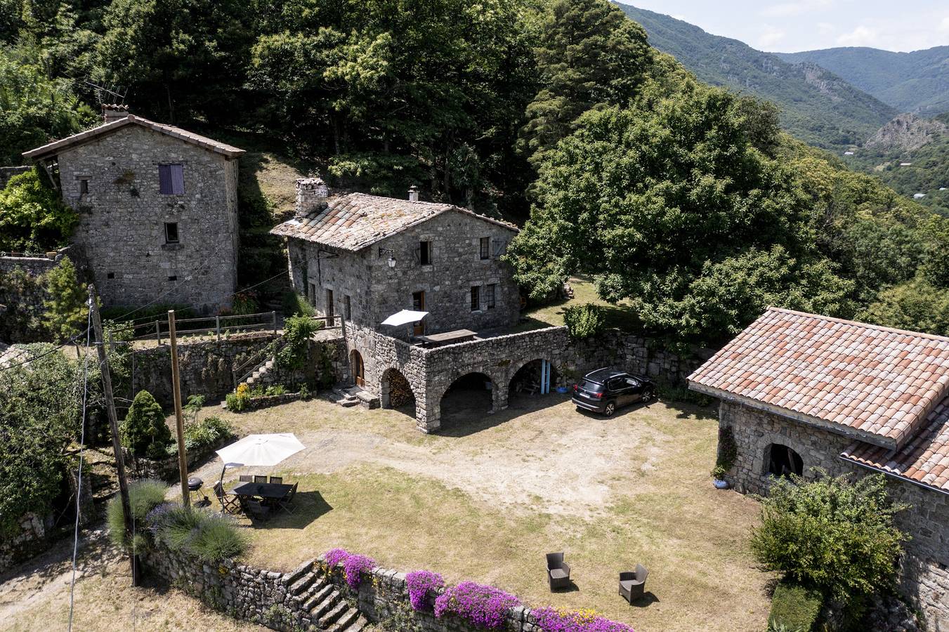 Maison de vacances "Les Grisiéres" avec vue sur montagne et 2 terrasses privées in Montpezat-sous-Bauzon, Parc naturel régional des Monts d'Ardèche