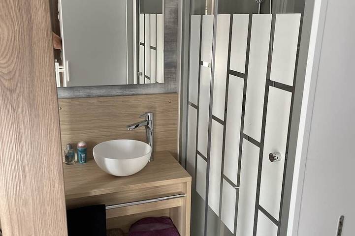 Mobil home pour 6 personnes, avec terrasse ainsi que jardin et piscine à Luglon - 4