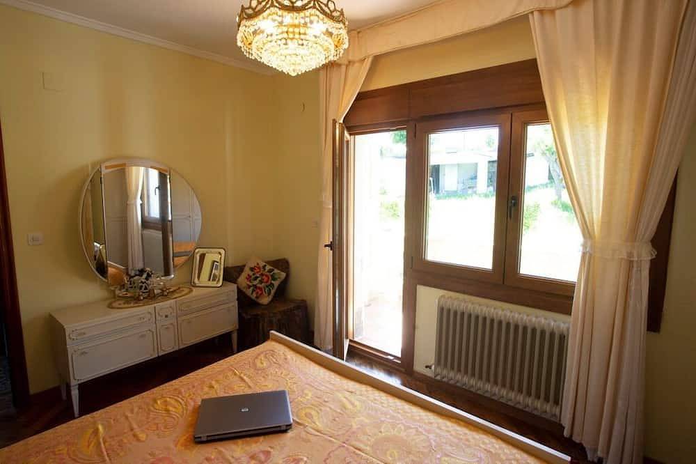 Villa with Pool in the Ribeira Sacra in Pantón, Lugo Province