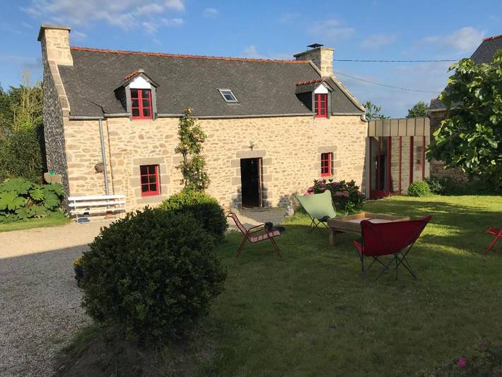 Cottage pour 2 personnes, avec jardin et vue, animaux acceptés à Plouguin