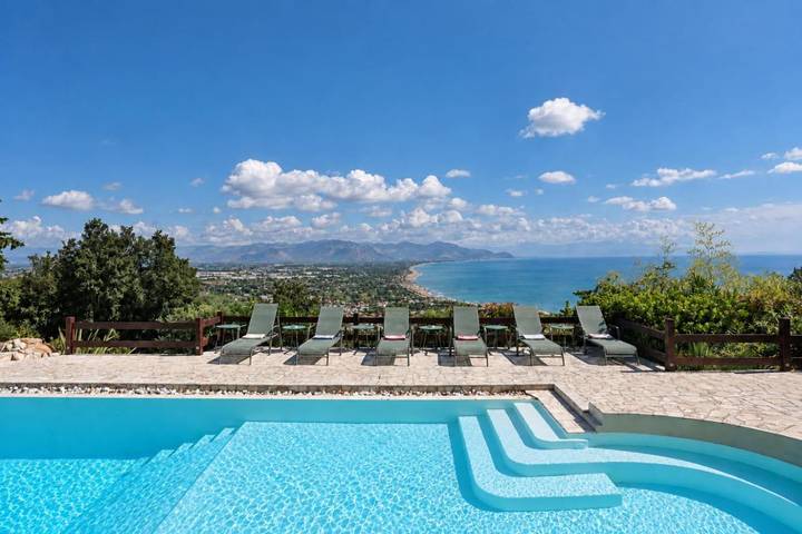 Villa per 18 persone, con Balcone e Terrazza nonché Giardino e Piscina a San Felice Circeo