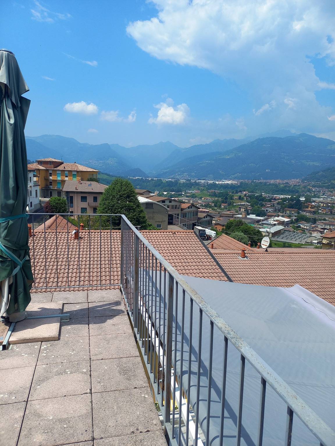 Ganze Wohnung, Apartment „Piano B“ mit Bergblick, privater Terrasse und Balkon in Peia, Prealpi Bergamasche Orientali