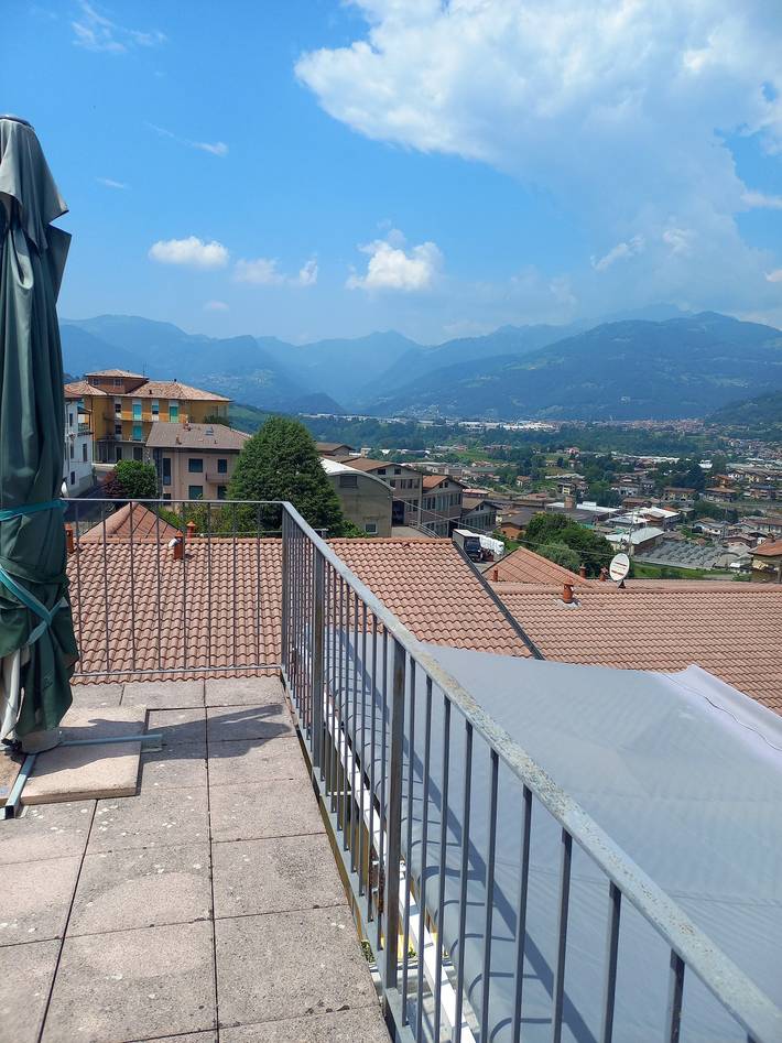 Appartamento intero, Appartamento 'Piano B' con Vista Montagna, Terrazza Privata e Balcone in Peia, Prealpi Bergamasche Orientali