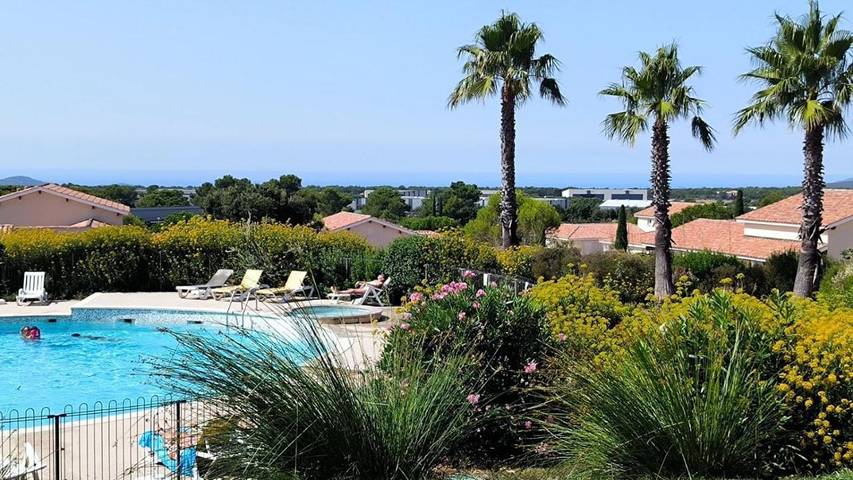 Gîte pour 4 personnes, avec terrasse et piscine dans Circuit Paul-Ricard - 4