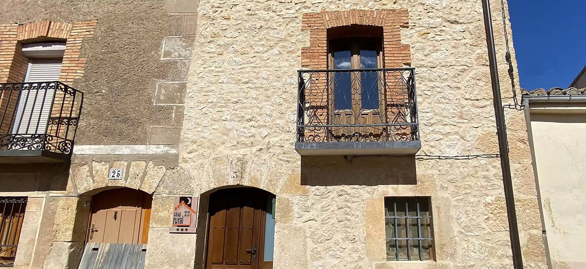 Casa Rural 'La Marcela' con Vista a la Montaña, Terraza Privada y Wi-Fi in Peñalba de San Esteban, San Esteban de Gormaz