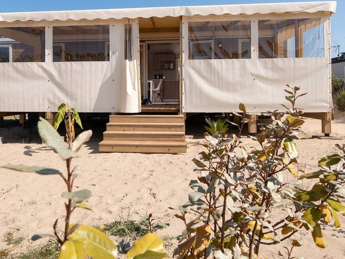 Camping Les Carolins - Mobilheim 4 personen - Premium - 38,4 m² - 2 Schlafzimmer - 2 Bäder - Bbq in Port-Bail-sur-Mer, Côte de la Déroute