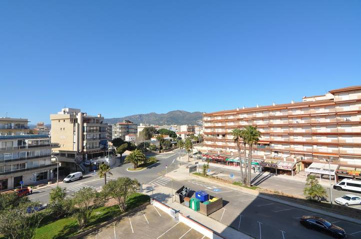 Gîte pour 4 personnes, avec piscine ainsi que vue sur l’océan et terrasse dans Platja Santa Margarita Rosas - 3