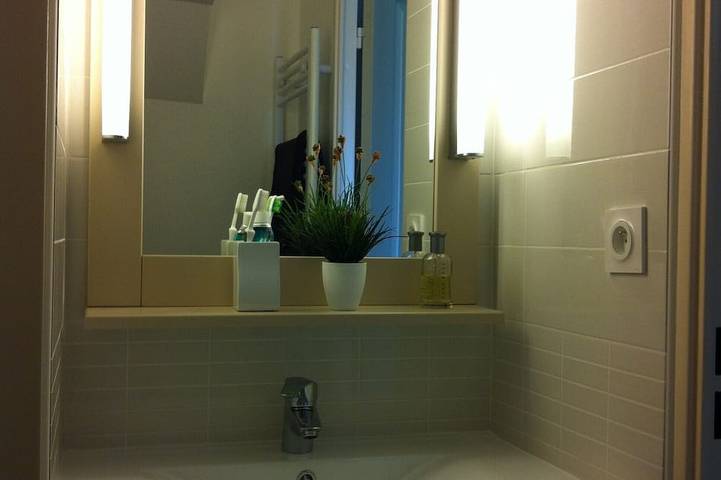 Entire apartment, Apartment, facing the sea, near the beach, 6 people, 2 bedrooms in Pramousquier, Le Lavandou