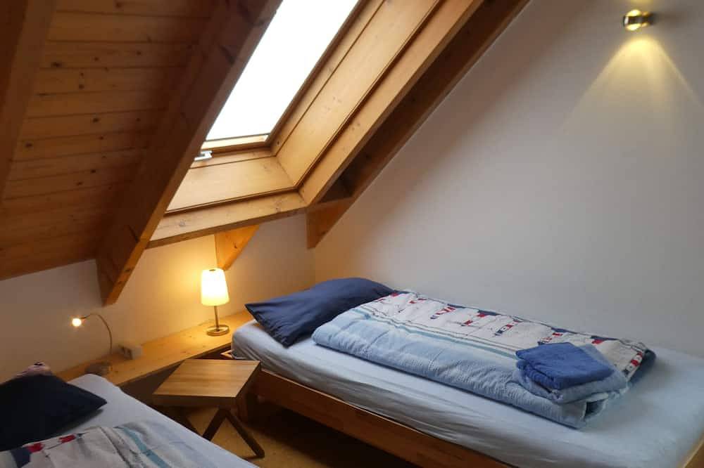 Ganze Wohnung, Ferienwohnung 98 qm, offener Wohnbereich mit Wigarten, 2 Schlafzimmer, max 4 P. in Strandbad Kressbronn, Kressbronn am Bodensee