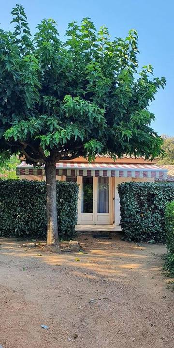Gîte pour 2 personnes, avec vue et jardin à Eccica-Suarella