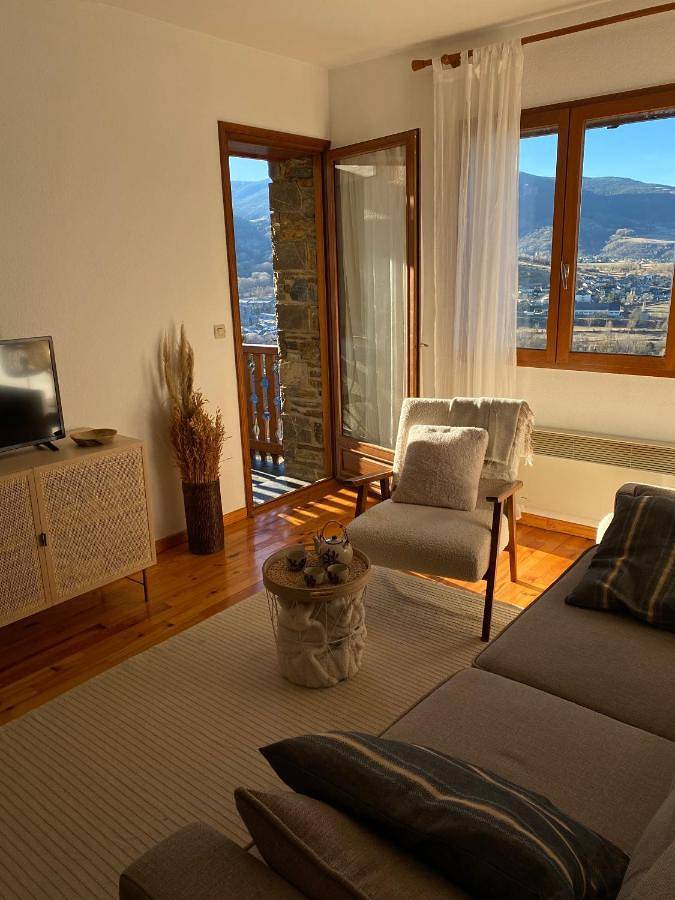 Gîte pour 5 personnes, avec jardin et piscine ainsi que vue et balcon à Saillagouse - 4