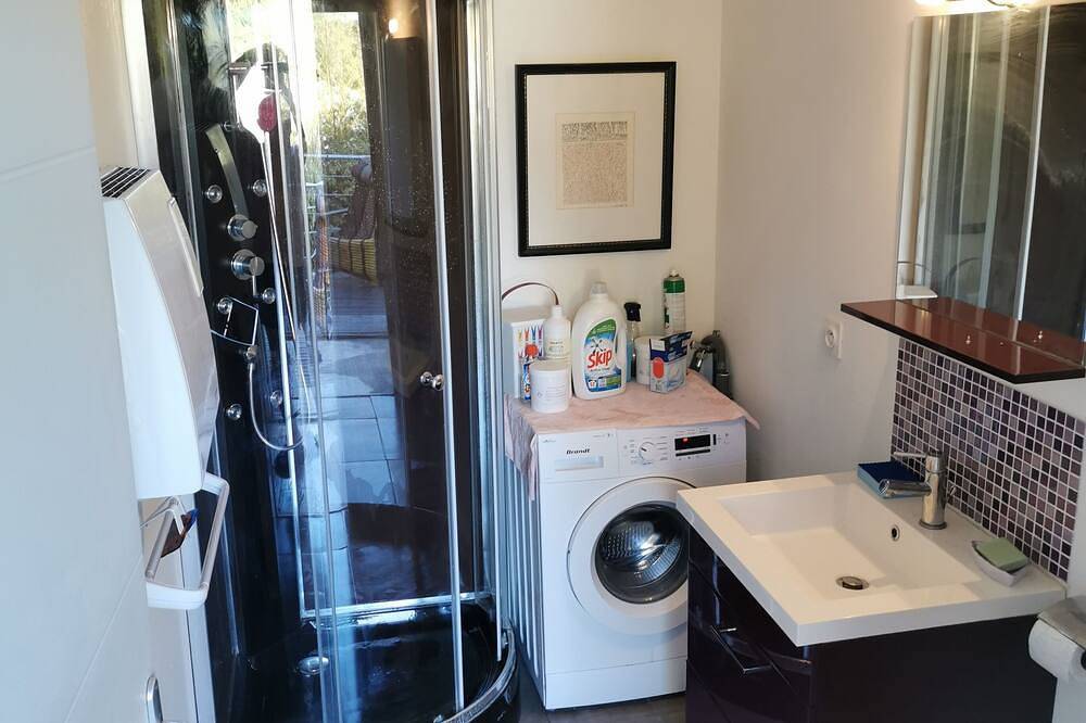 Between the sea and the mountains, ideal for lovers of peace, nature and hiking. in Claret, Montpellier und Umgebung