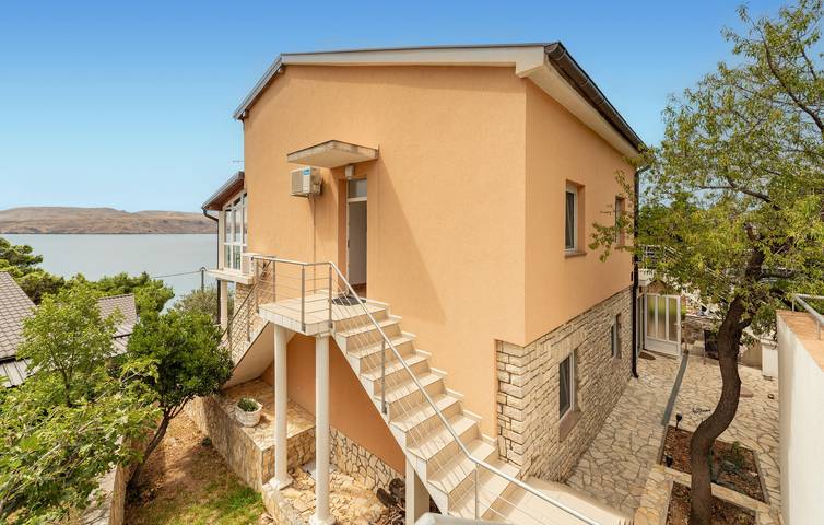 Apartament wakacyjny dla 5 osób, z taras w Karlobag