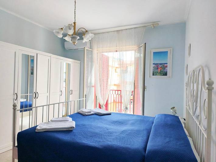 Gîte pour 6 personnes, avec balcon et vue à Alì Terme - 3
