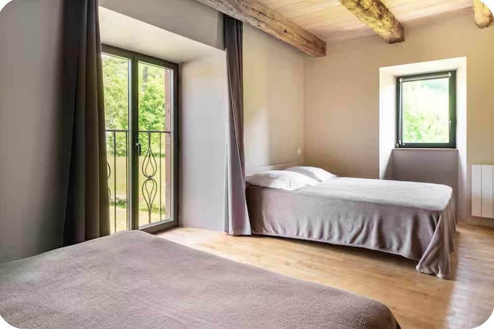 The barn in the heart of the valley in Marcillac-Vallon, Aveyron (desambiguación)