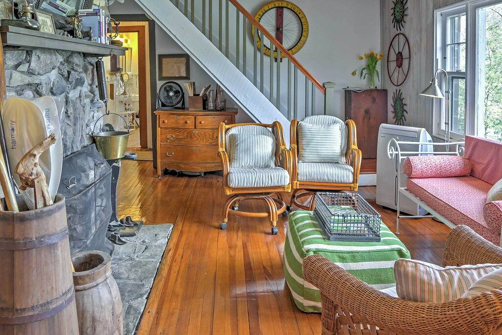 Lakefront New Preston Cottage mit Dock & Feuerstelle! in Litchfield County