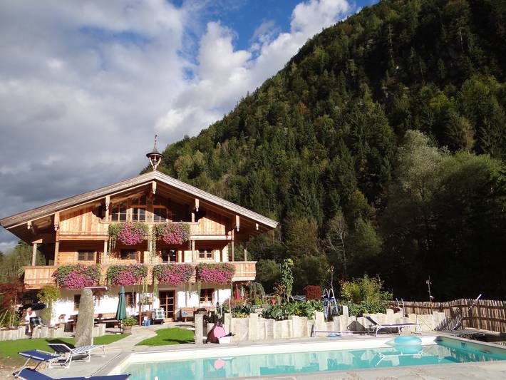 Ferienwohnung für 5 Personen, mit Terrasse und Garten sowie Pool und Sauna in Oberbayern