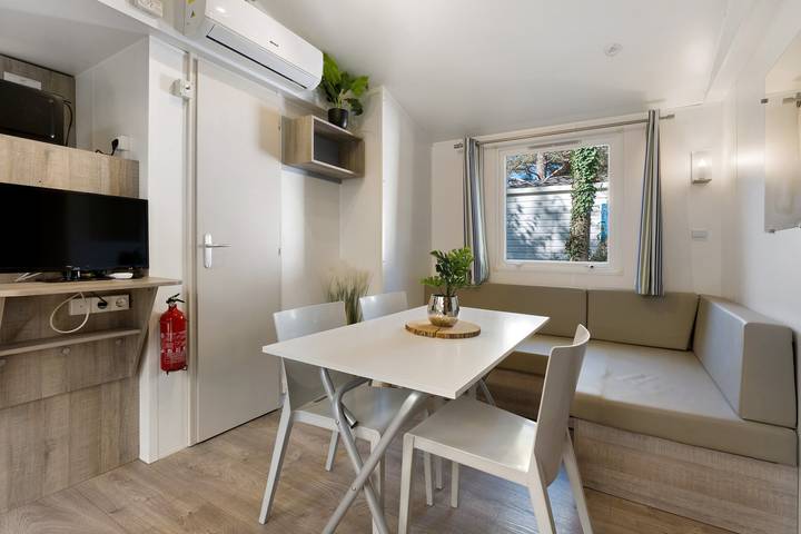 Mobil-home « Lou Cigalou » – 6 personas, piscina compartida, terraza y aire acondicionado in La Roque-d'Anthéron, Region de Aix-en-Provence