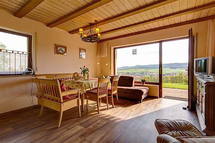 Ferienwohnung für 4 Personen, mit Terrasse und Sauna sowie Garten an der Rhön