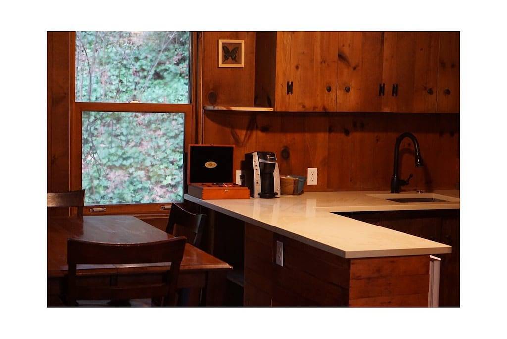 Abgeschiedene Baumkronenhütte in West Seattle Waterfront in West Seattle, Seattle