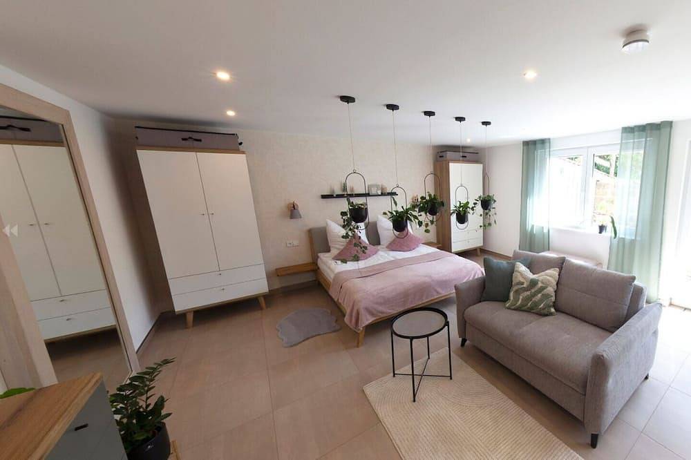 Ganze Wohnung, Eine Ferienwohnung zum Verlieben! Geeignet für 2 Personen. 52qm, mit Terrasse in Waldbronn, Nordschwarzwald