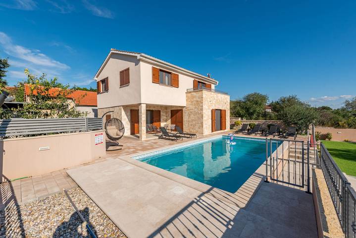 Ferienhaus für 6 Personen, mit Balkon und Garten in Općina Stankovci