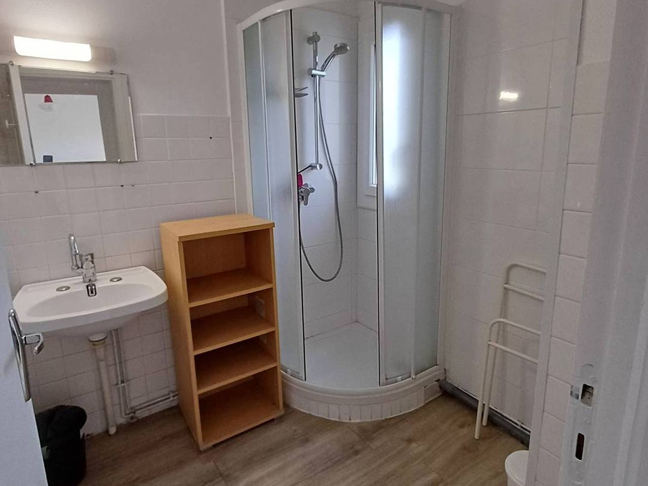 Entire apartment, F2 in Balaruc-les-Bains with pond view, near Thermal, 1 bedroom, non-smoking in Balaruc-les-Bains, Côte d'Améthyste