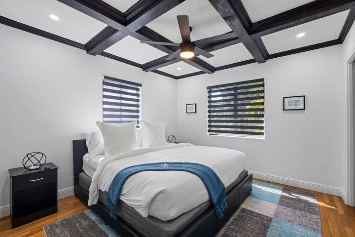 Vacation home for 6 people, with yard, kid friendly in Fort Lauderdale