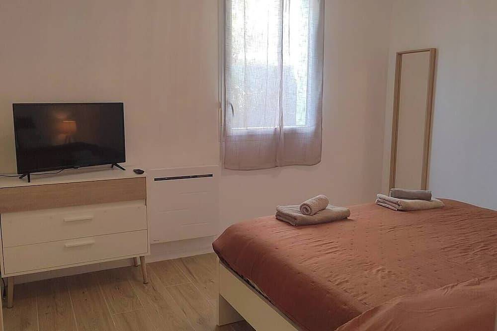 Entire apartment, Blagnac getaway, T2, spa, garden, parking, tramway in Blagnac, Haute-Garonne