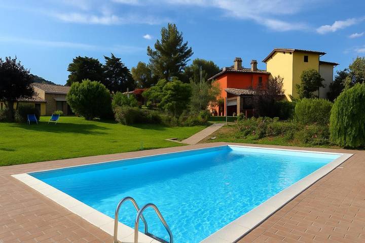 Resort per 2 persone, con Terrazza e Idromassaggio nonché Giardino e Piscina in Umbria