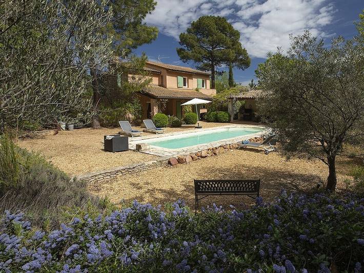 Villa en Roussillon con piscina. in Rosellón, Parque natural regional del Luberon