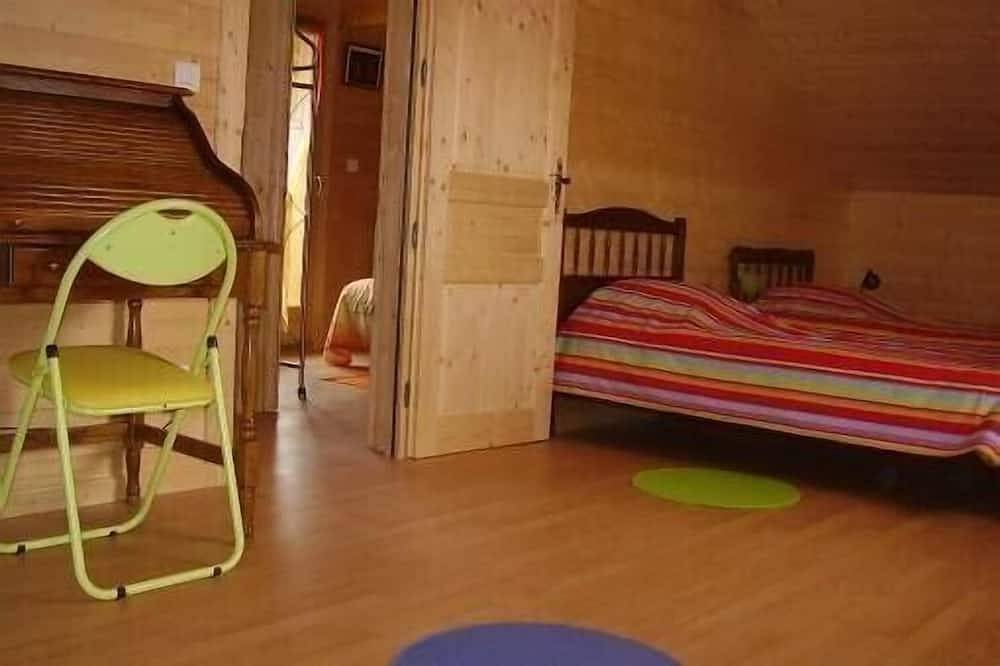 Chalet indépendant entiérement clos au pied de la forêt dans un hameau calme in Saint-Michel-sur-Meurthe, Saint-Dié-des-Vosges