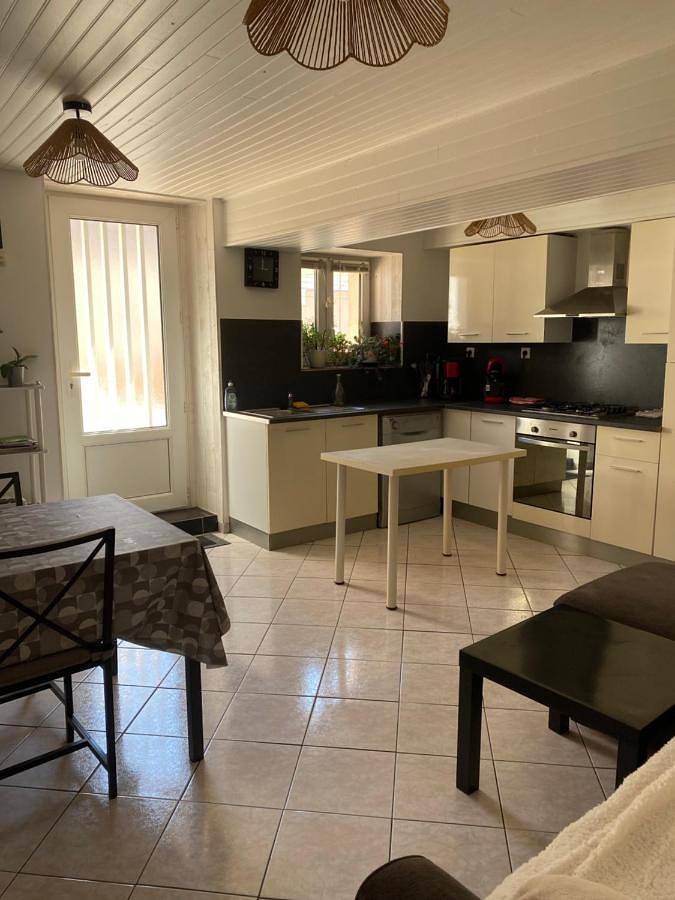 Gîte pour 6 personnes, avec Balcon ainsi que Terrasse et Vue à Courson-les-Carrières