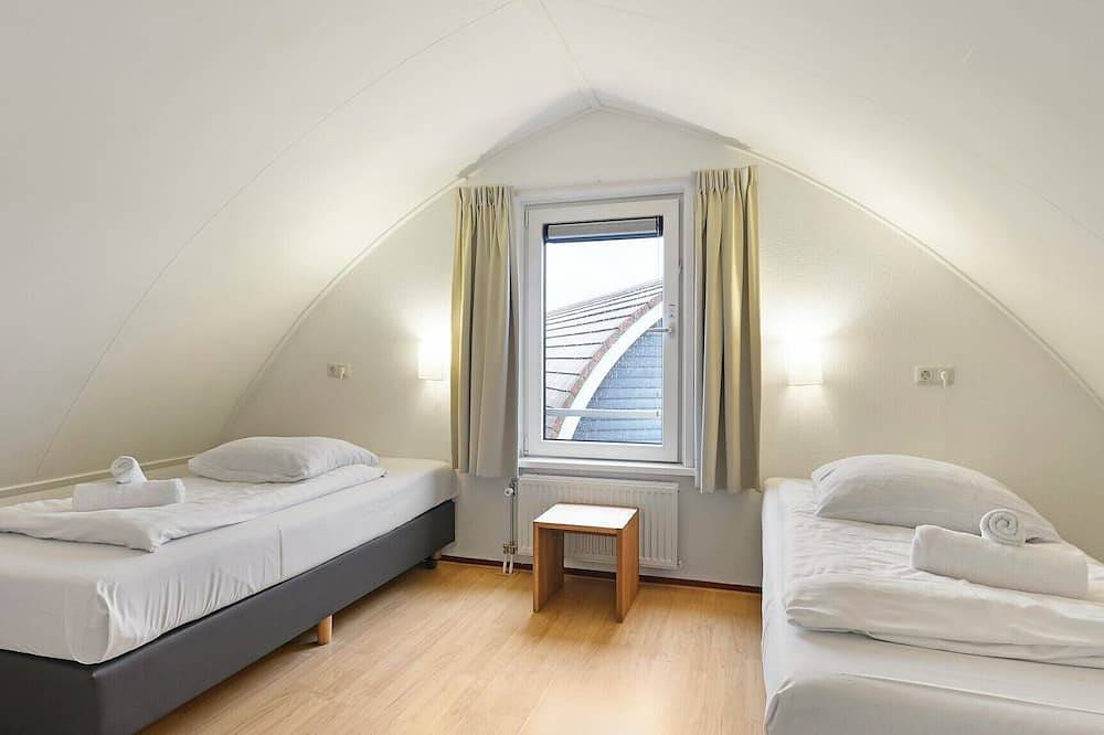 Luxury 12-person bungalow in Drenthe