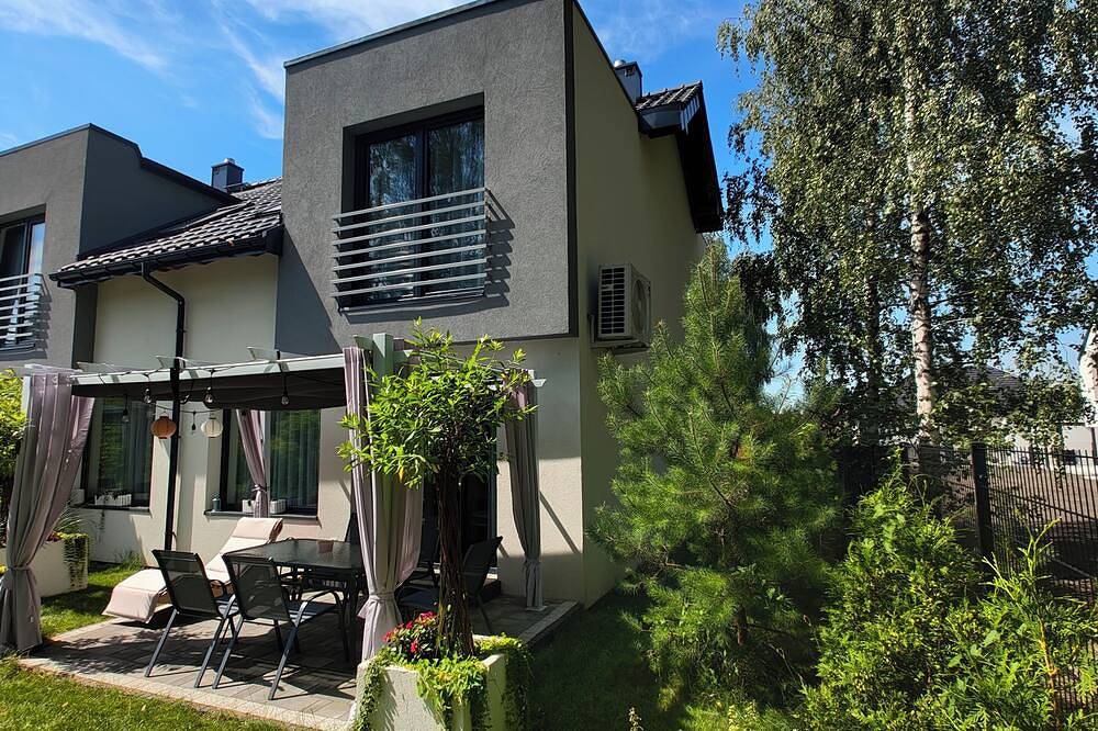 Cottage under the birch trees near Energylandia, Cracow, Auschwitz with Ac, pool in Kleinpolen