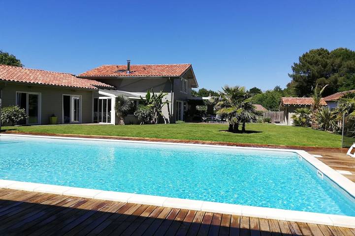 Villa pour 16 personnes, avec jardin et balcon à Soustons