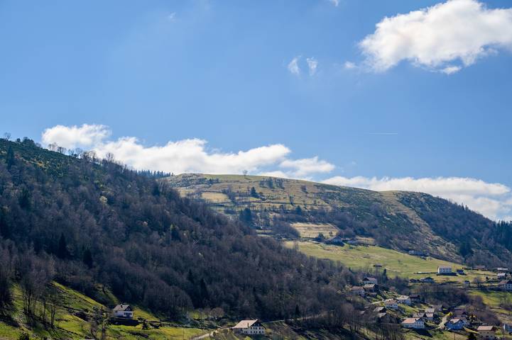 Appartement entier, Appartement « Sous le Toit de Marie et Jean » avec vue sur la montagne et Wi-Fi in La Bresse, Parc naturel régional des Ballons des Vosges