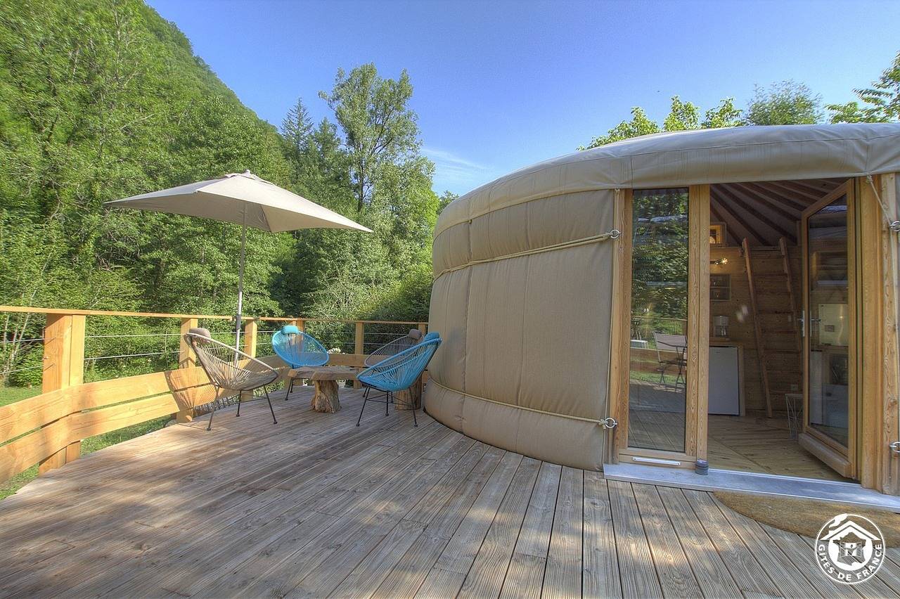 L'Ain'stant Yourte in Boyeux-Saint-Jérôme, Nantua