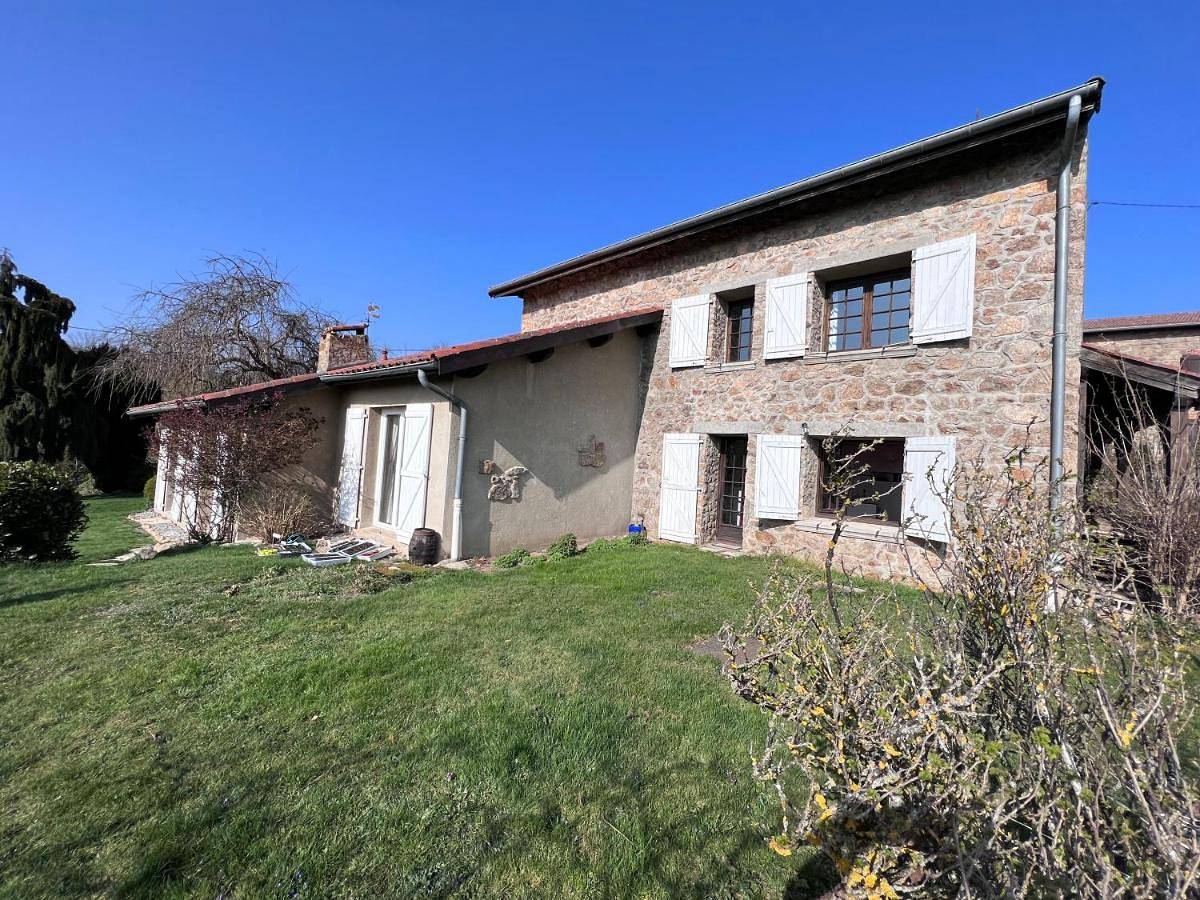 Grande maison en pierre à la campagne, belle vue in Aurec-sur-Loire, Haute-Loire