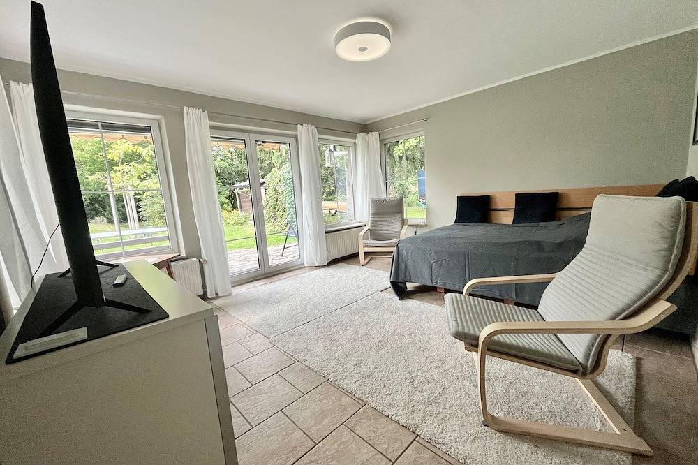 Ganze Wohnung, Ferienwohnung mit Blick in den Garten.\n5 Minuten bis zum See und zur S-Bahn in Erkner, Region Oder - Spree