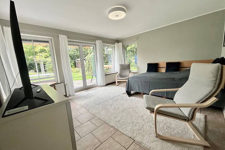 Ganze Wohnung, Ferienwohnung mit Blick in den Garten. 5 Minuten bis zum See und zur S-Bahn in Erkner, Region Oder - Spree
