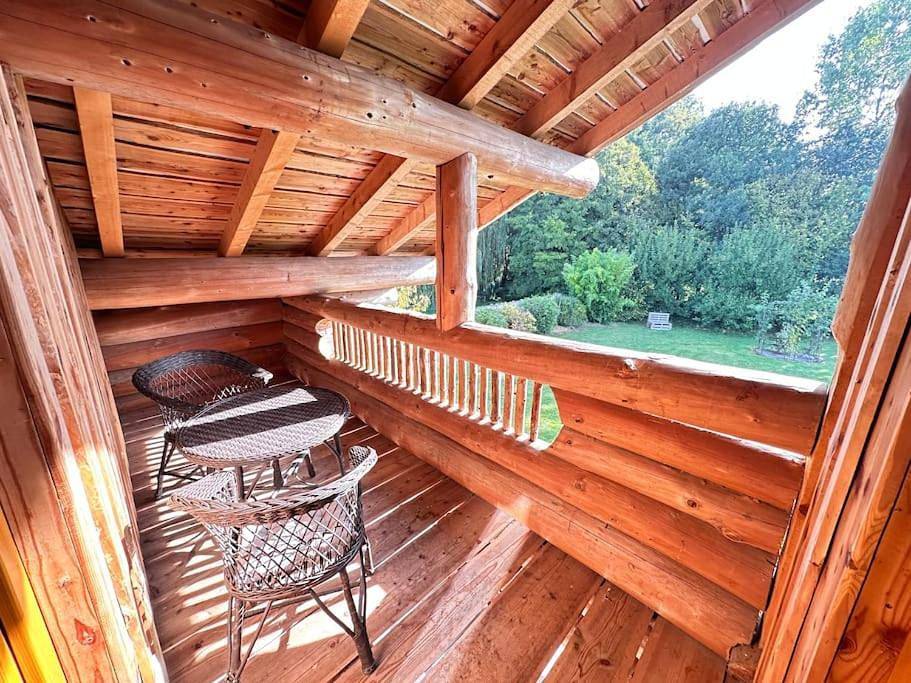C Les rondins nature gîte 8 personnes avec jardin in Nuisement-sur-Coole, Marne