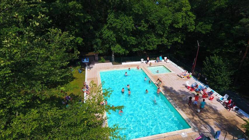 Camping voor 6 personen, met terras en zwembad in Regio Namur