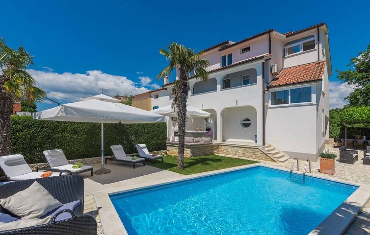Villa pour 12 personnes, avec Balcon/Terrasse et Jardin ainsi que Piscine et Sauna à Selina