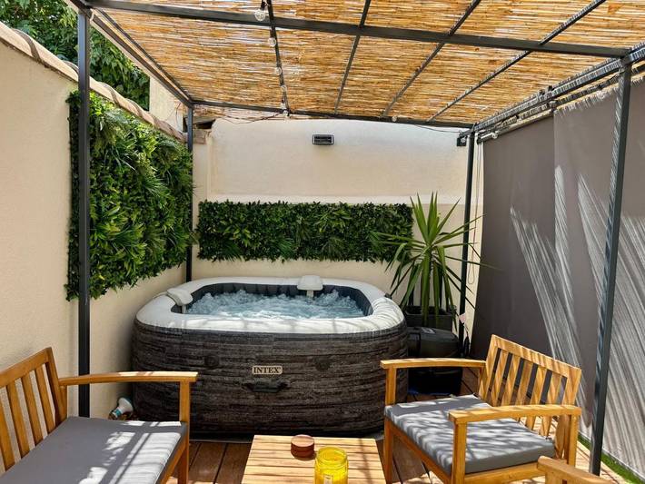 Appartement de vacances pour 4 personnes, avec Jacuzzi ainsi que Terrasse et Vue