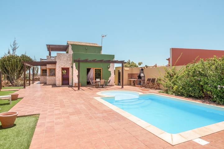 Amplia casa de vacaciones "Casa Luis" con Wi-Fi, piscina, jardín in Antigua, Fuerteventura