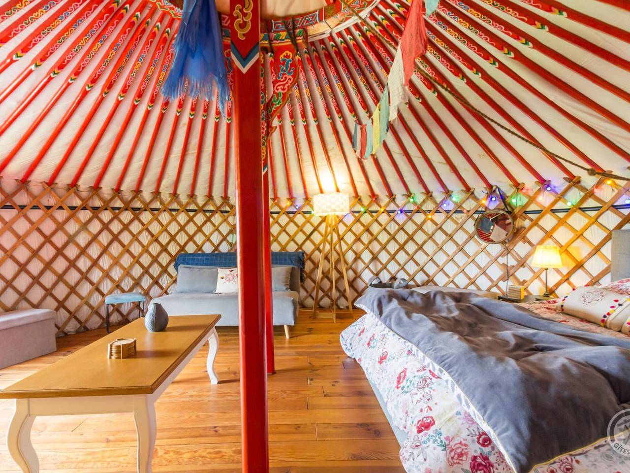 Studio entier, Yourte Mongole Authentique avec Terrasse en Normandie in Denneville, Région de Coutances