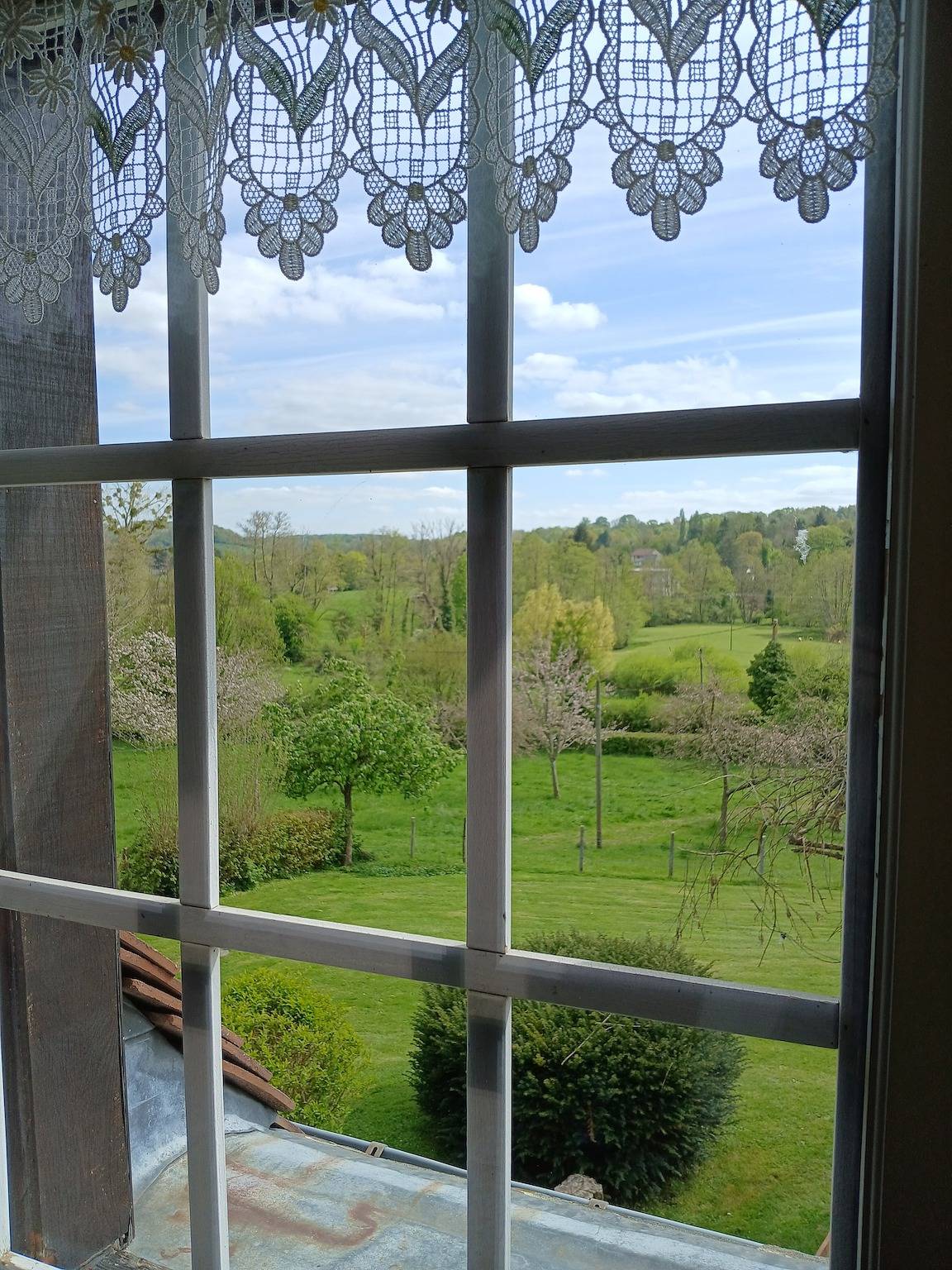 Chambre d’hôtes « Chambre - Les Toits » avec terrasse partagée, jardin commun et Wi-Fi in Courtonne-la-Meurdrac, Région de Lisieux